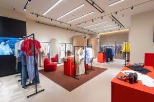 MAX&Co. Opens New Flagship Store 1 0918.25 MAX&Co. Opens New Flagship Store