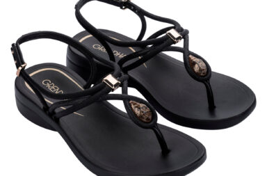 GRENDHA ESPLENDIDA BLACK ₱1695 Rediscover the Beauty in Every Step with Grendha’s Latest Collection
