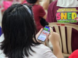AAT P GOMEZ ES 1 PLDT and Smart Turn Android Devices into Learning Tools for Students with Disabilities
